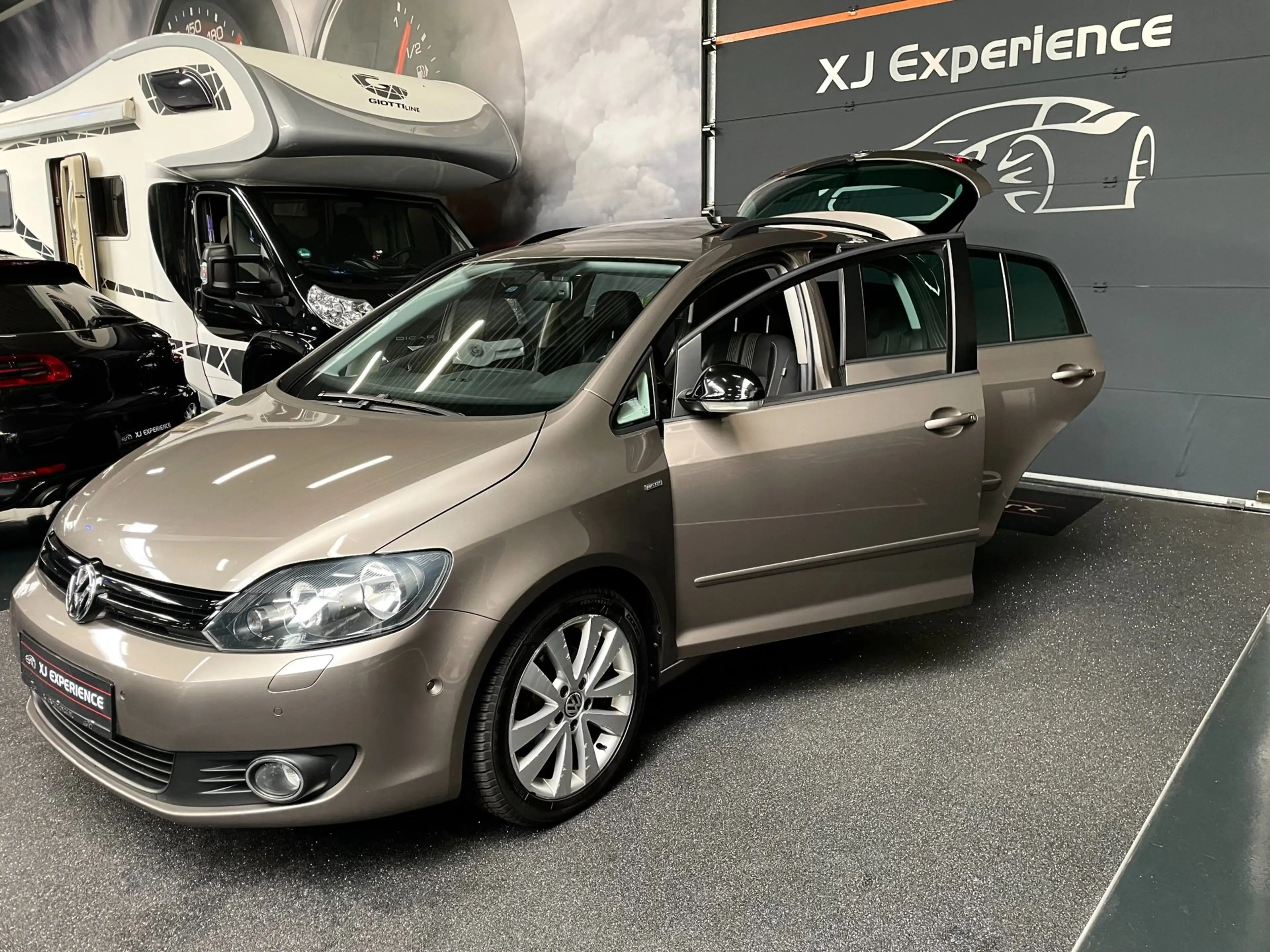 Volkswagen Golf Plus 1.2 TSI Highline GLASDAK NAVI CARPLAY AIRCO LEER A — photo 6