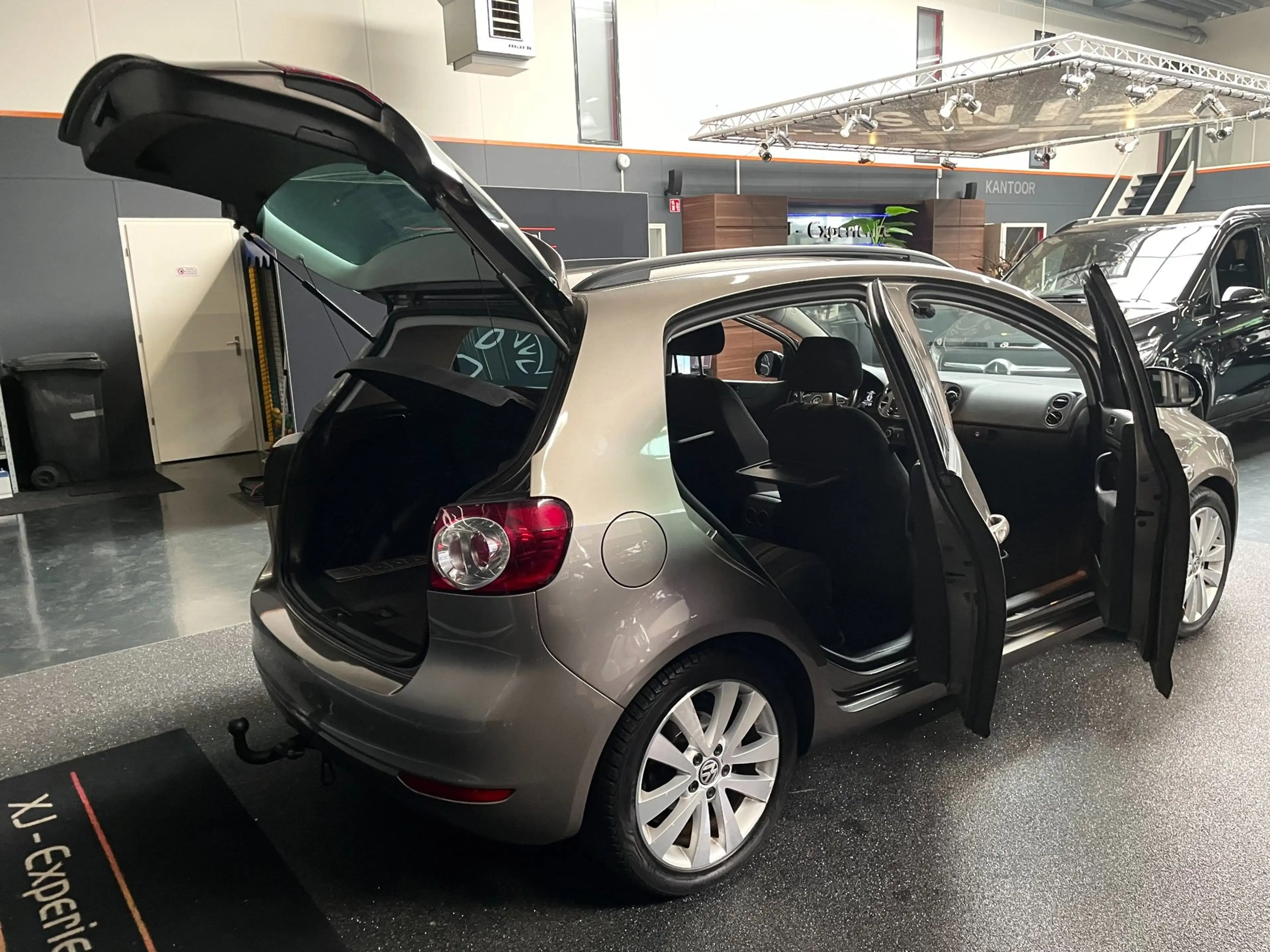 Volkswagen Golf Plus 1.2 TSI Highline GLASDAK NAVI CARPLAY AIRCO LEER A — photo 9