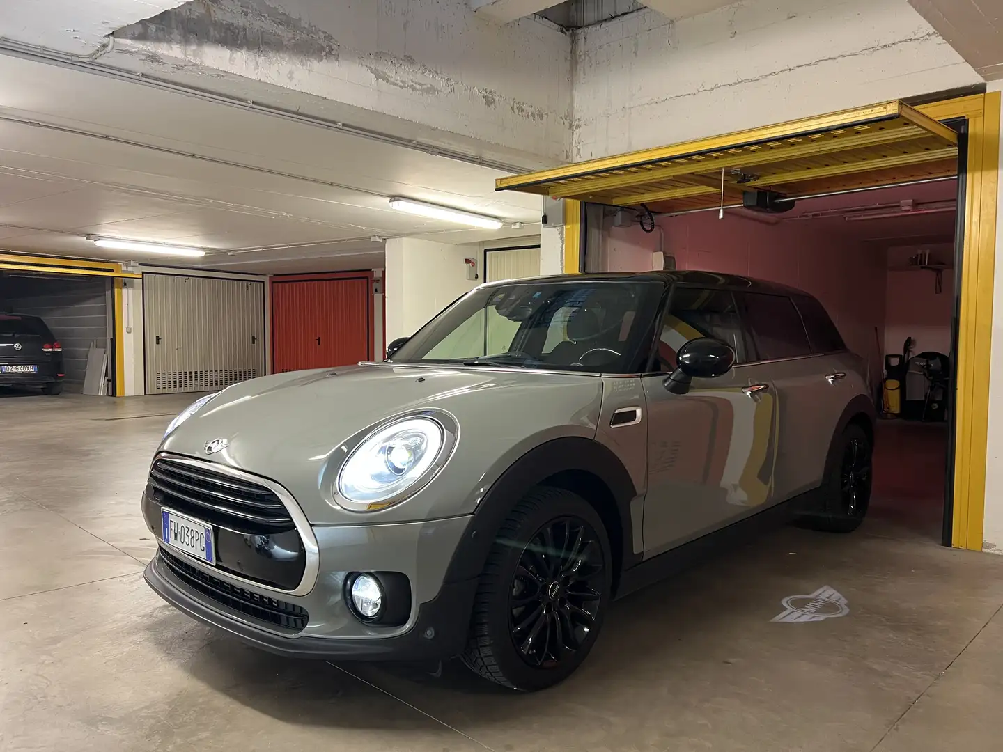 MINI Cooper Clubman 1.5 Hype automatica Ok neopatentati Grigio - 2