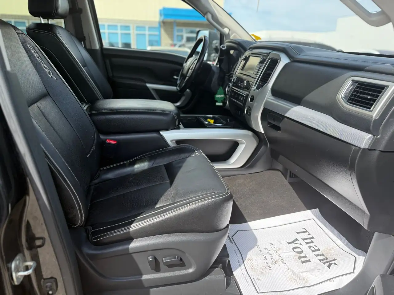Nissan Titan снимка Nissan Titan