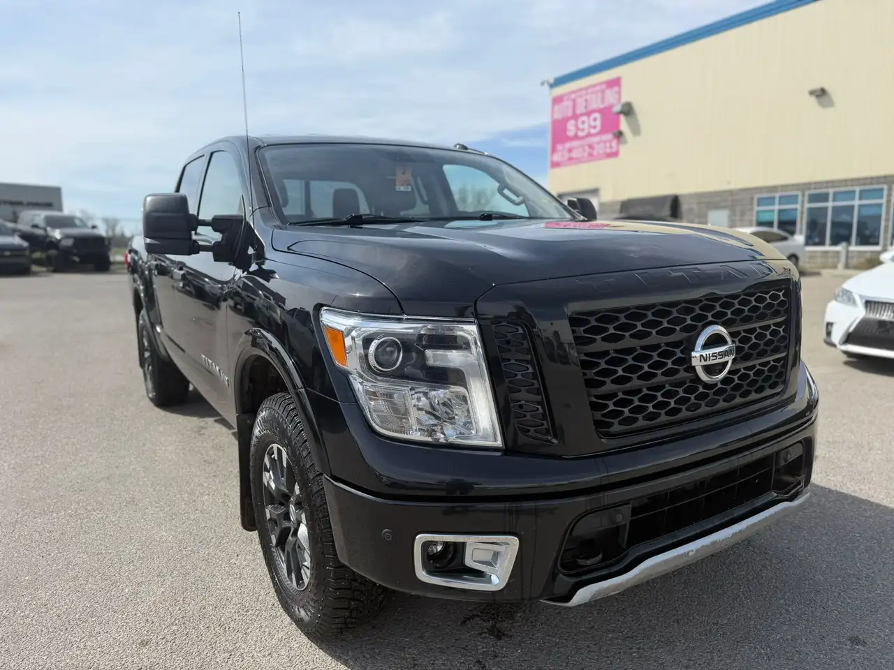 Nissan Titan снимка Nissan Titan