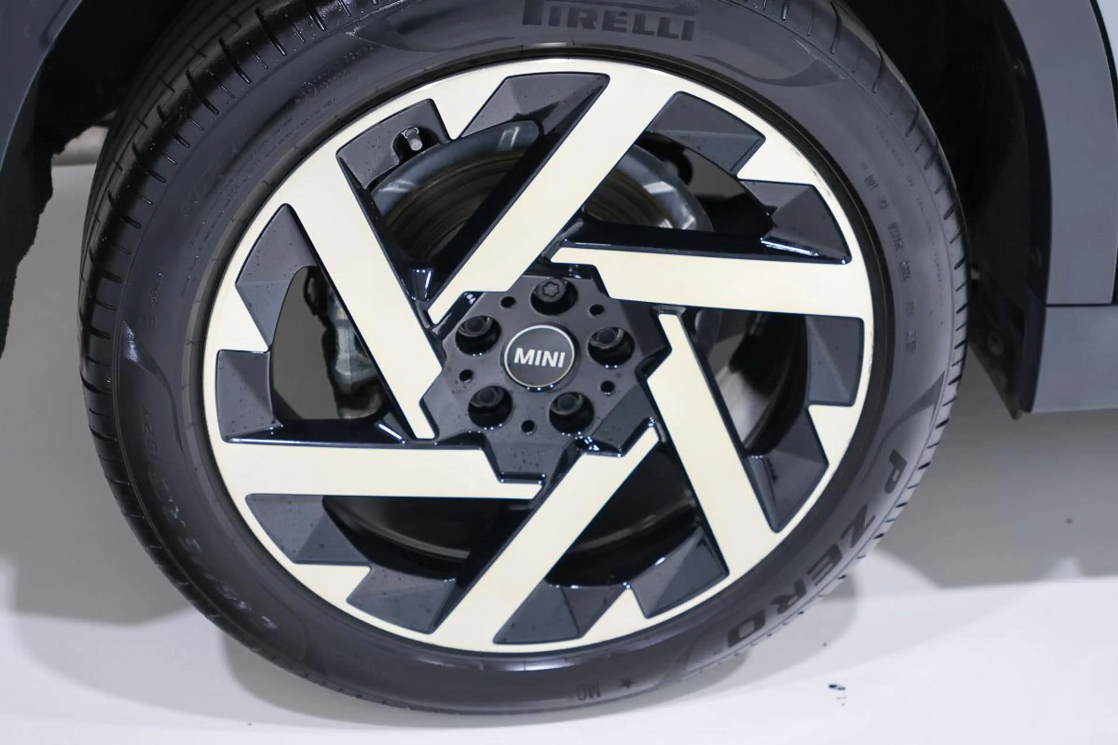 MINI Countryman C COOPER FAVOURED TRIM TOIT PANO CUIR GPS HUD JA19 — photo 5