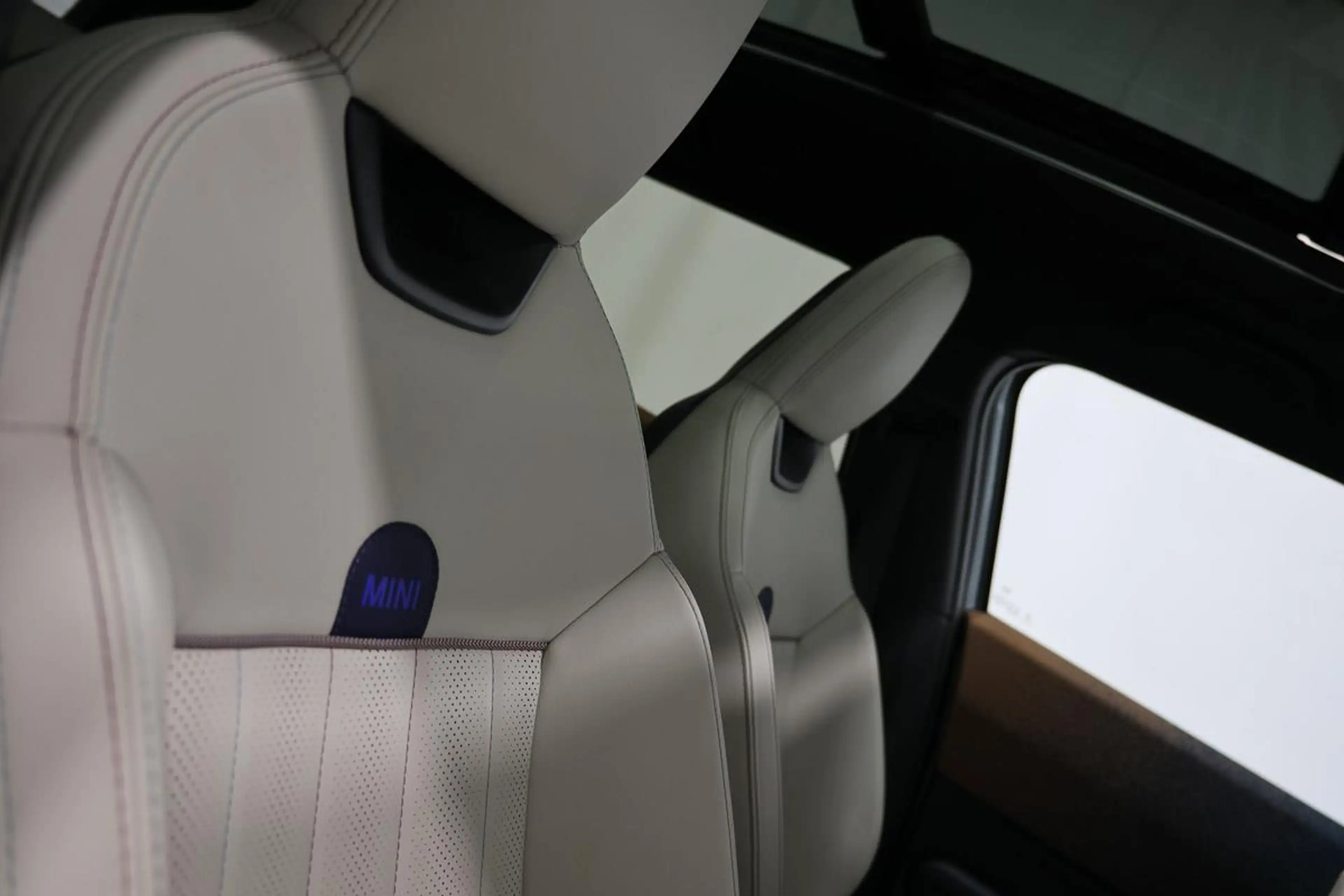 MINI Countryman C COOPER FAVOURED TRIM TOIT PANO CUIR GPS HUD JA19 — photo 10