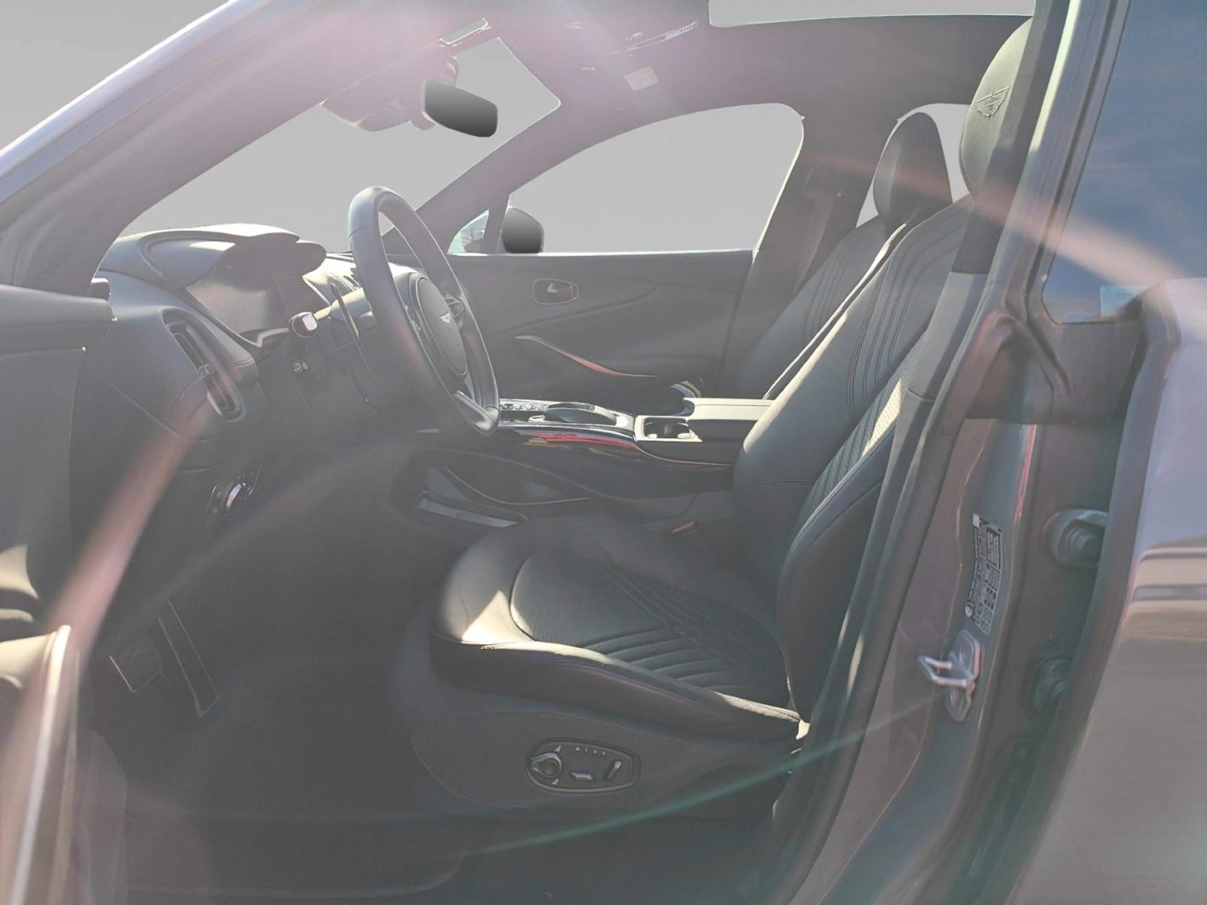 Aston Martin DBX 4.0 V8 /Aston Martin Memmingen — photo 10