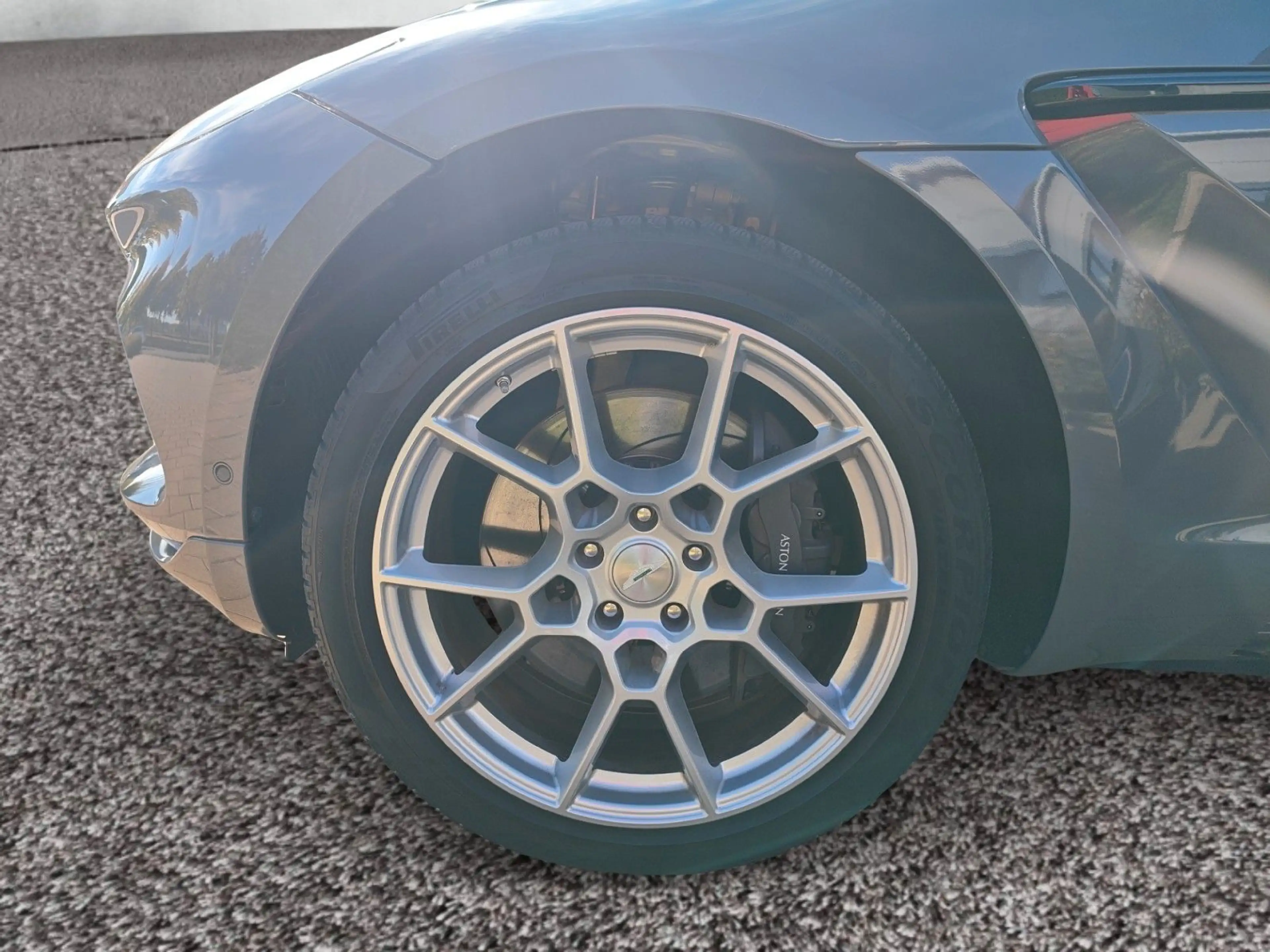 Aston Martin DBX 4.0 V8 /Aston Martin Memmingen — photo 6