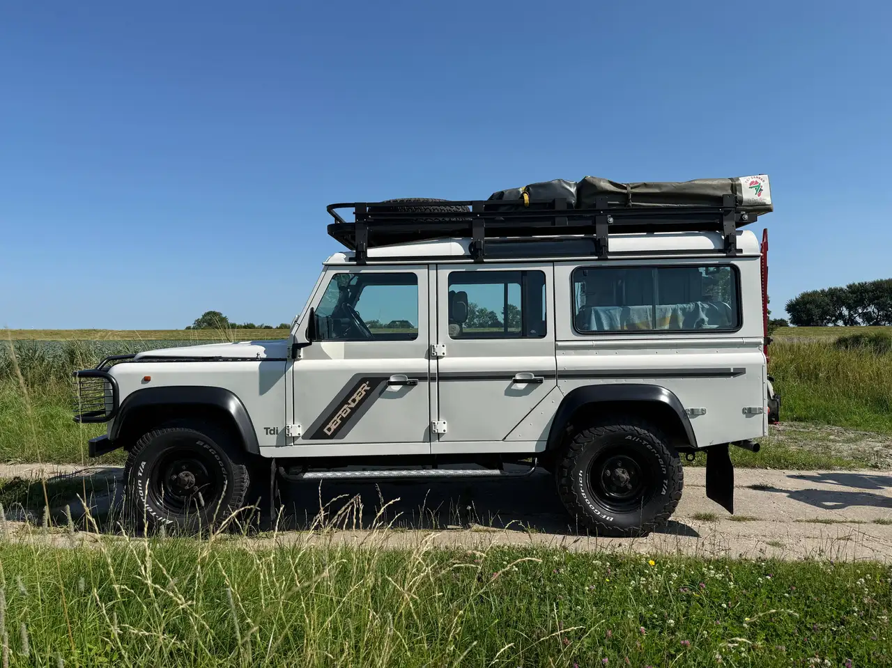 Land Rover Defender Typ 110 County, foto 2