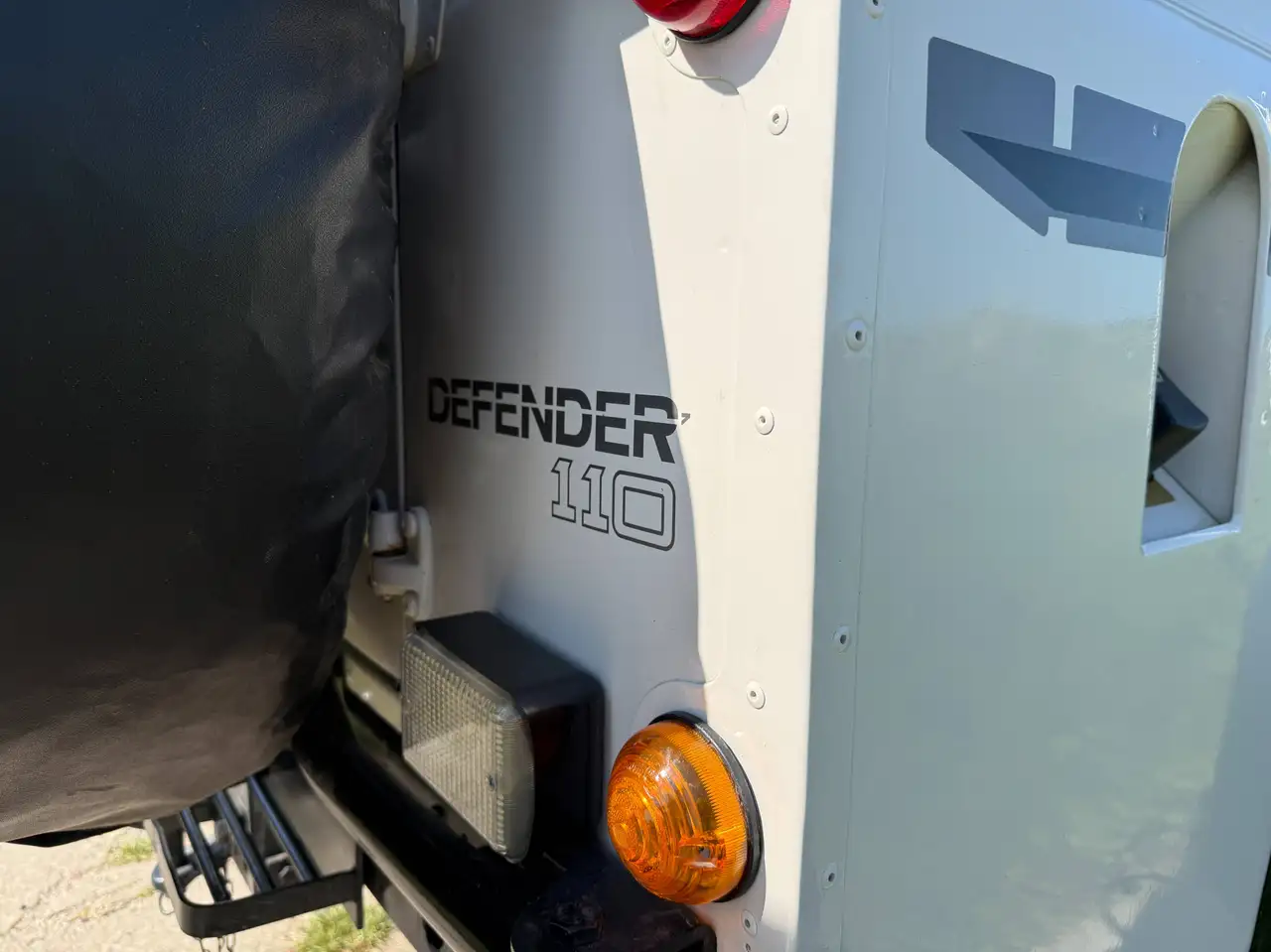 Land Rover Defender Typ 110 County, foto 10