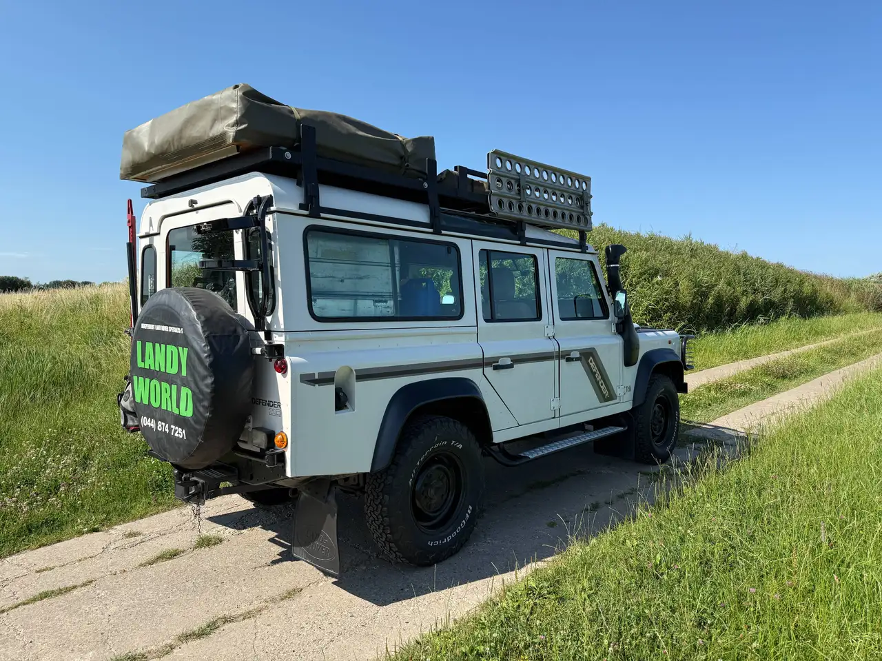 Land Rover Defender Typ 110 County, foto 4