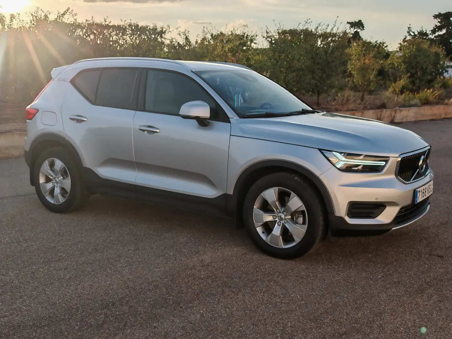 Volvo XC40 D4 Momentum Premium Edition AWD Aut. - 1