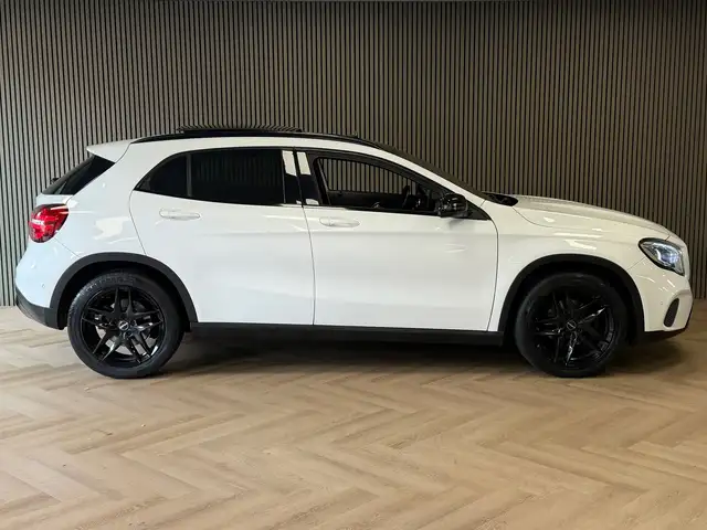 Mercedes-Benz GLA view 5