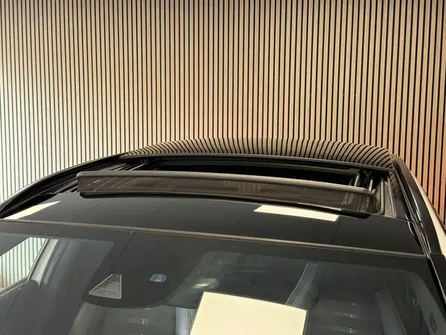 Mercedes-Benz GLA view 3