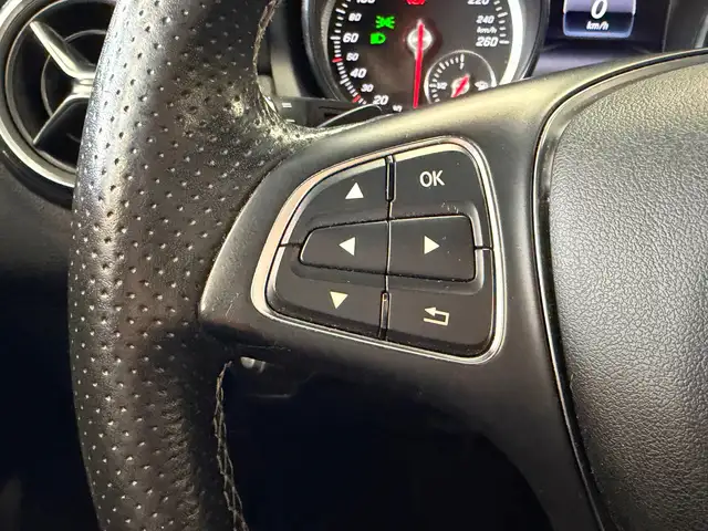Mercedes-Benz GLA view 24