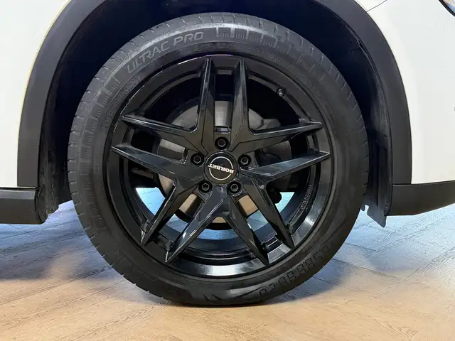 Mercedes-Benz GLA view 9