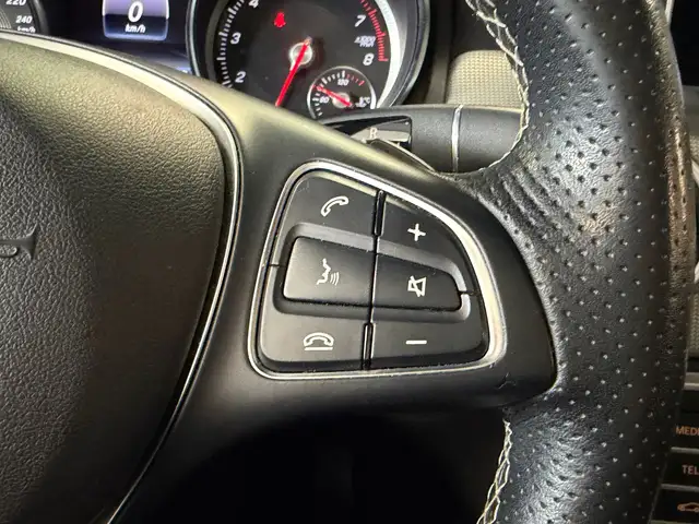 Mercedes-Benz GLA view 25