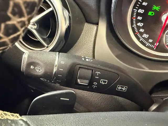 Mercedes-Benz GLA view 22