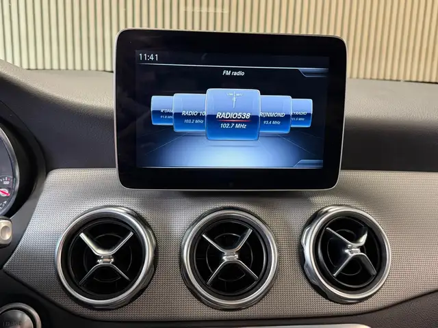 Mercedes-Benz GLA view 28
