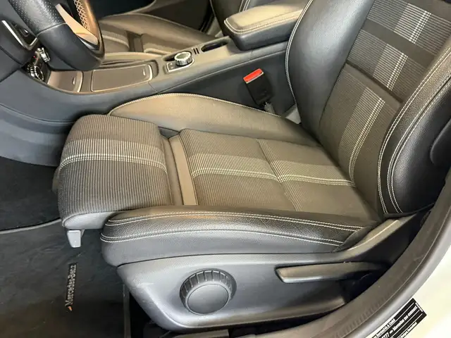 Mercedes-Benz GLA view 16