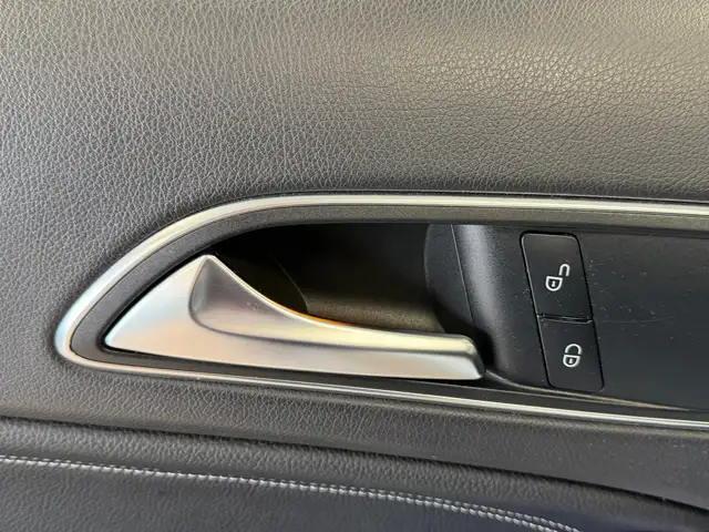 Mercedes-Benz GLA view 19