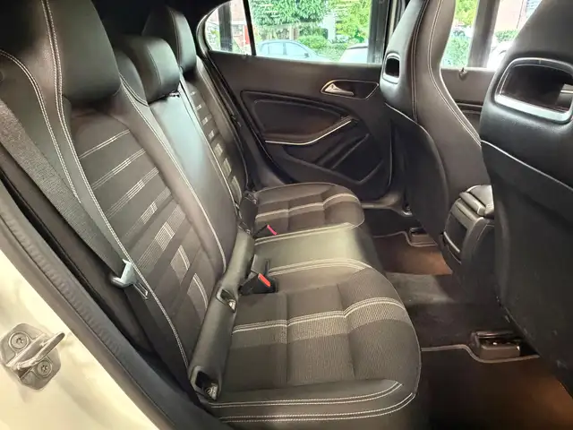 Mercedes-Benz GLA view 13