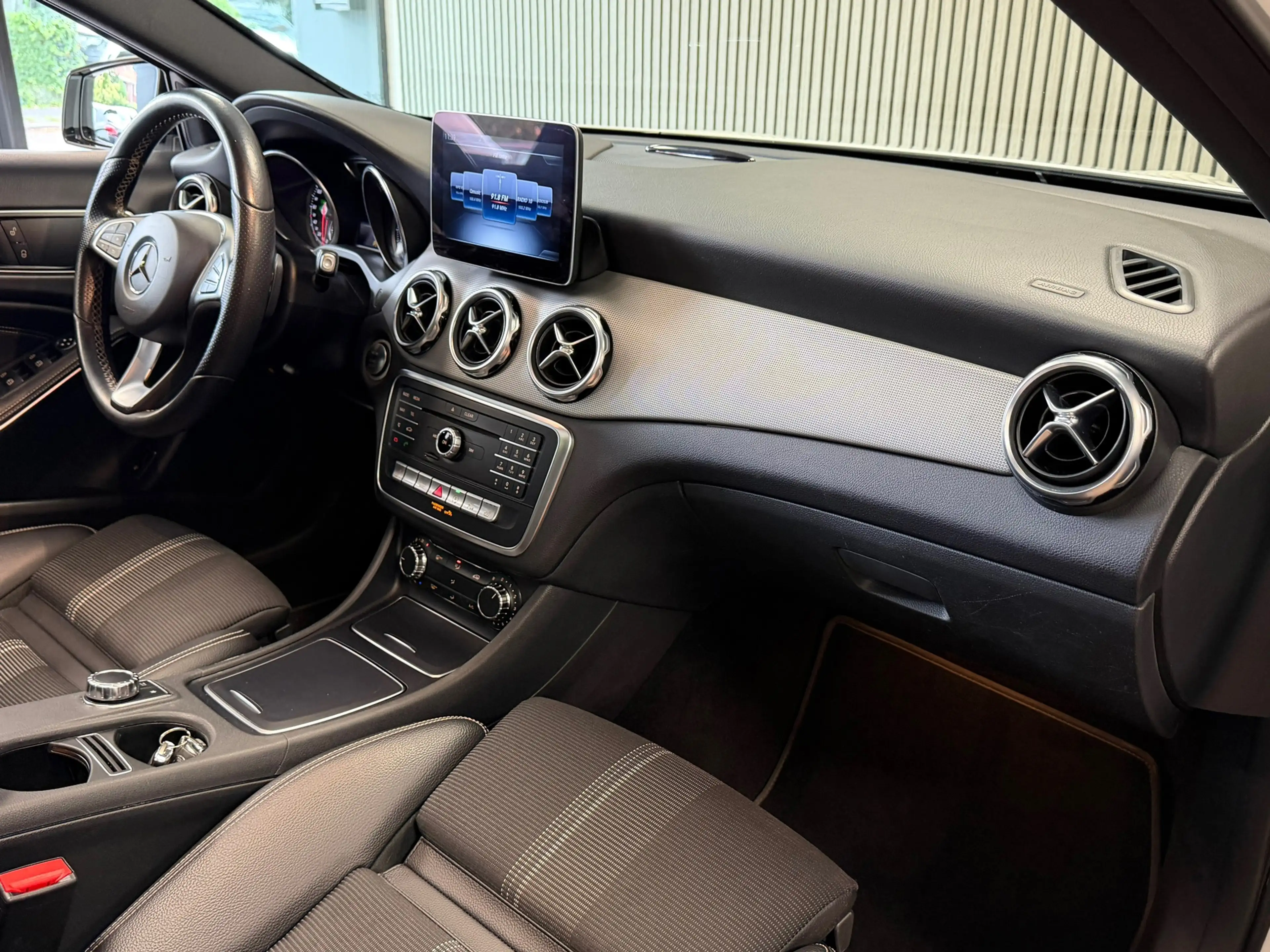 Mercedes-Benz GLA 180 Premium Plus AUT. PANORAMADAK NAVIGATIE CAMERA AIR — photo 10