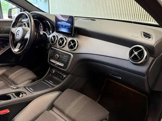 Mercedes-Benz GLA view 10