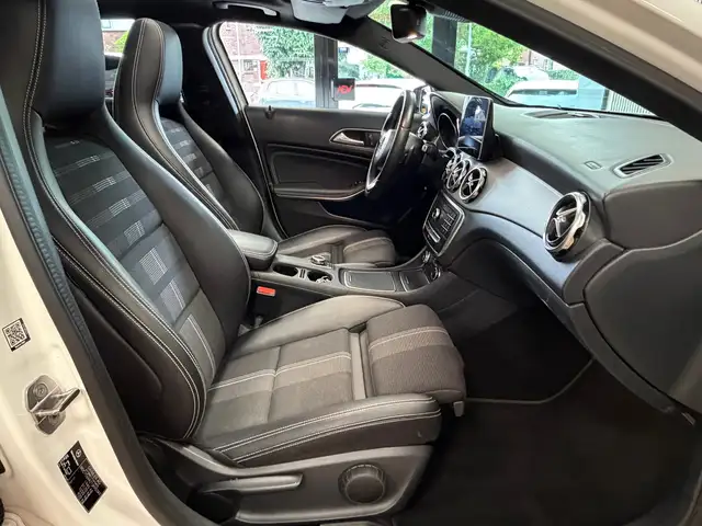 Mercedes-Benz GLA view 11