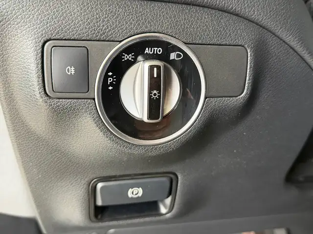 Mercedes-Benz GLA view 21