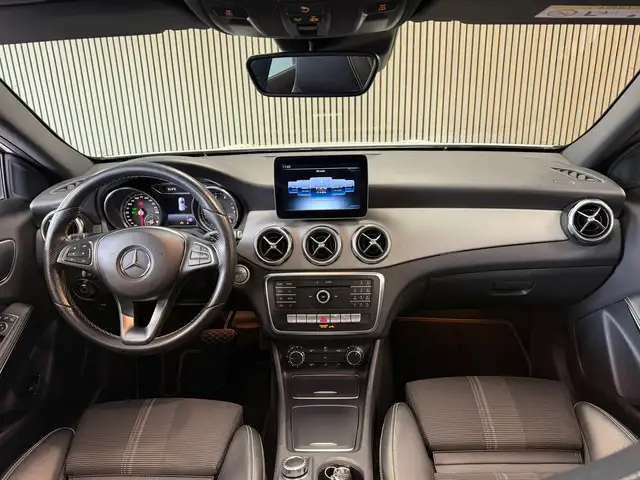 Mercedes-Benz GLA view 14
