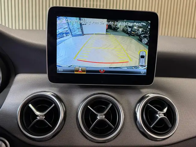 Mercedes-Benz GLA view 29