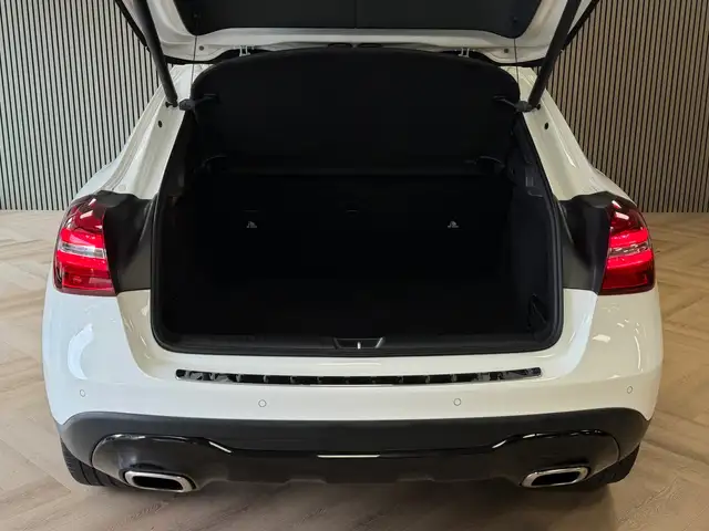 Mercedes-Benz GLA view 7
