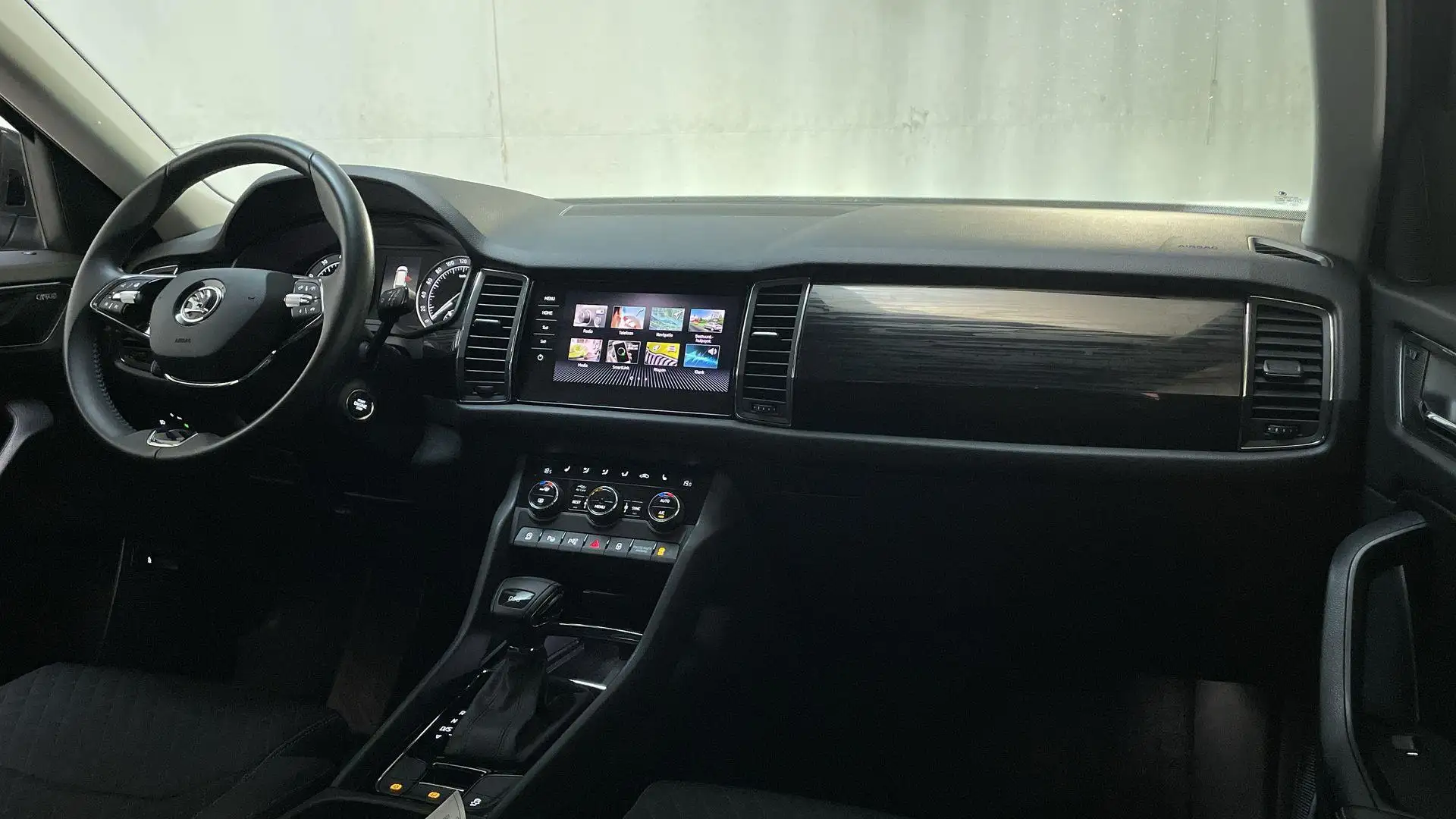Skoda Kodiaq 1.5 TSI 150pk DSG Business Edition Plus LED Camera Gris - 2