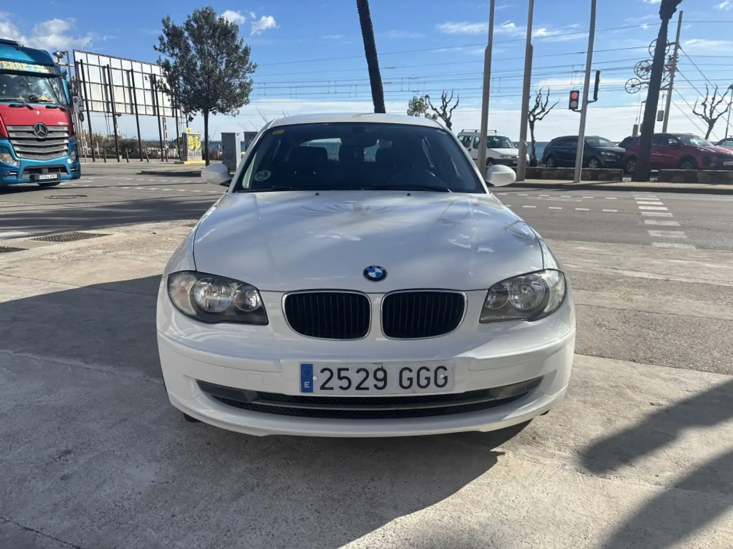 BMW 118 118d Weiß - 2