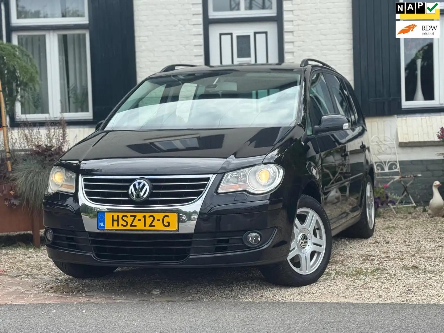 Volkswagen Touran 2.0 EcoFuel Trendline|Navi|Stoelverwarming|7-Perso Zwart - 1