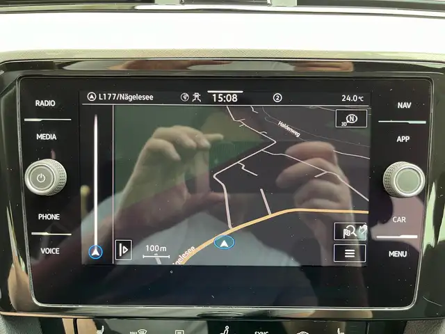 Volkswagen Passat view 13