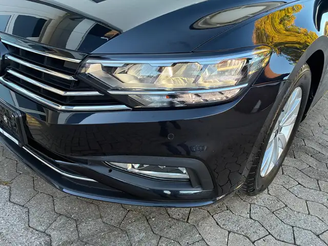 Volkswagen Passat view 7