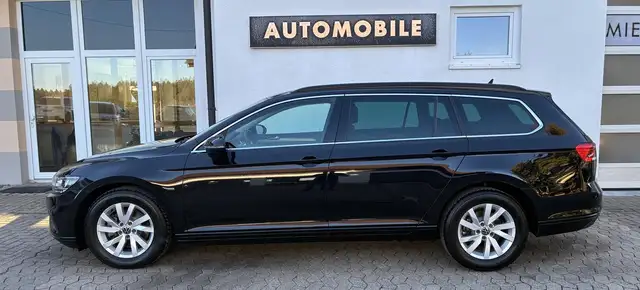 Volkswagen Passat view 3