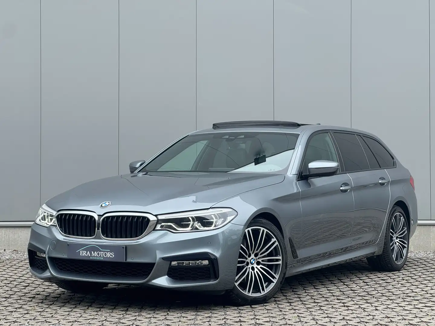 BMW 520 Touring dAS M pack Pano LED Camera Garantie * Gris - 1