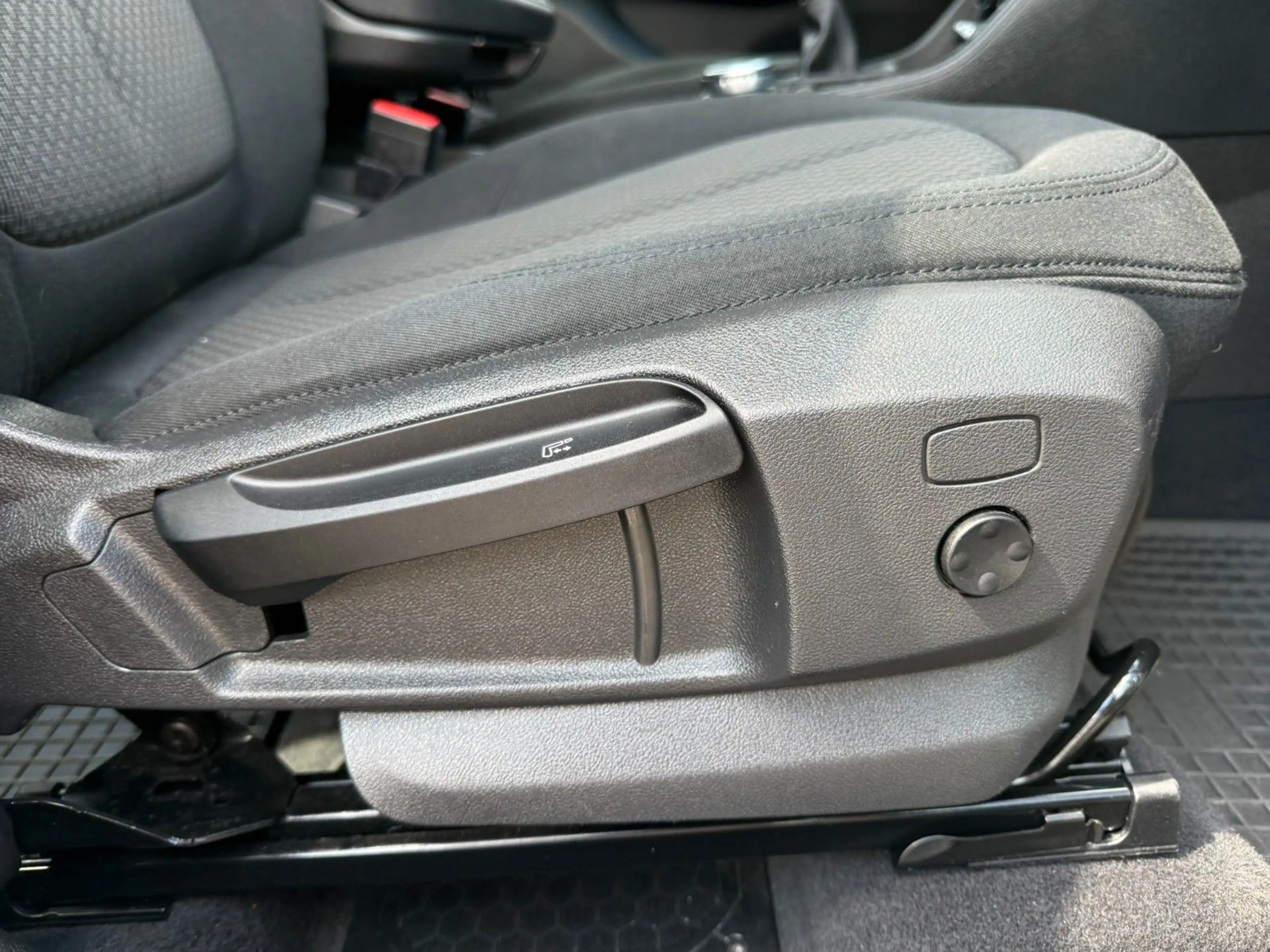 BMW 216 216 D Active Tourer Advantage BUSINESS SHZ HEAD — photo 13
