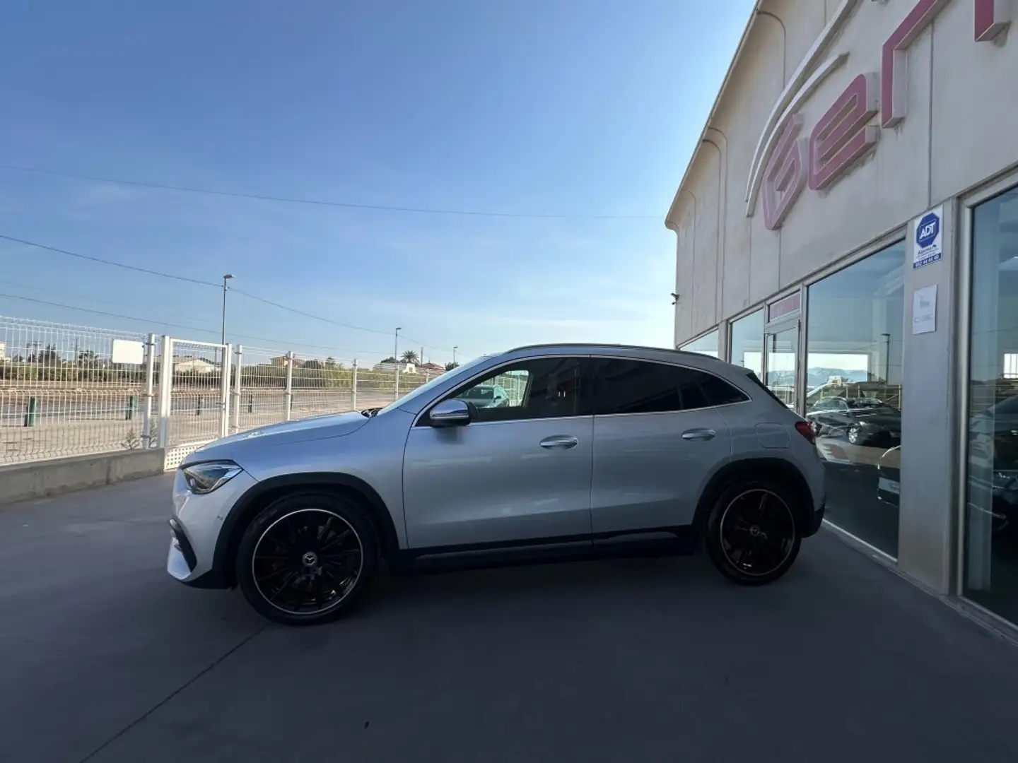 Mercedes-Benz GLA 200 200d 8G-DCT Grijs - 2