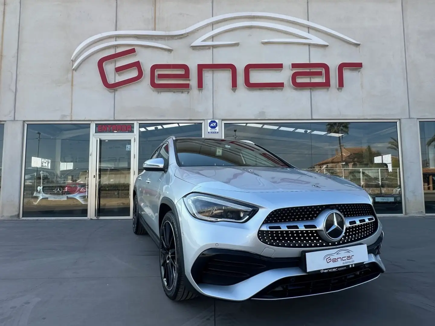 Mercedes-Benz GLA 200 200d 8G-DCT Grijs - 1