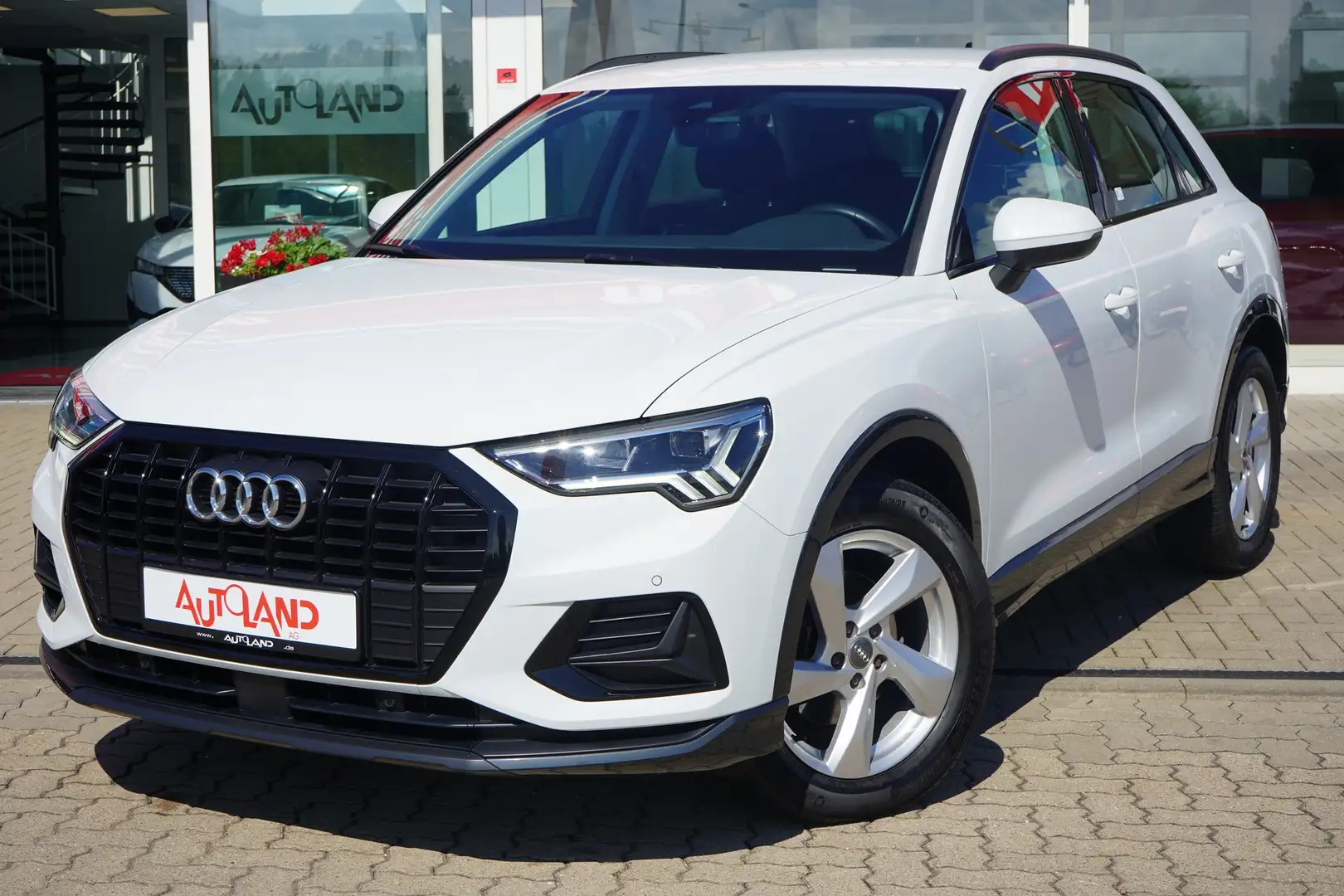 Audi Q3 35 TDI advanced S-Tronic LED Navi AHK PDC Weiß - 2