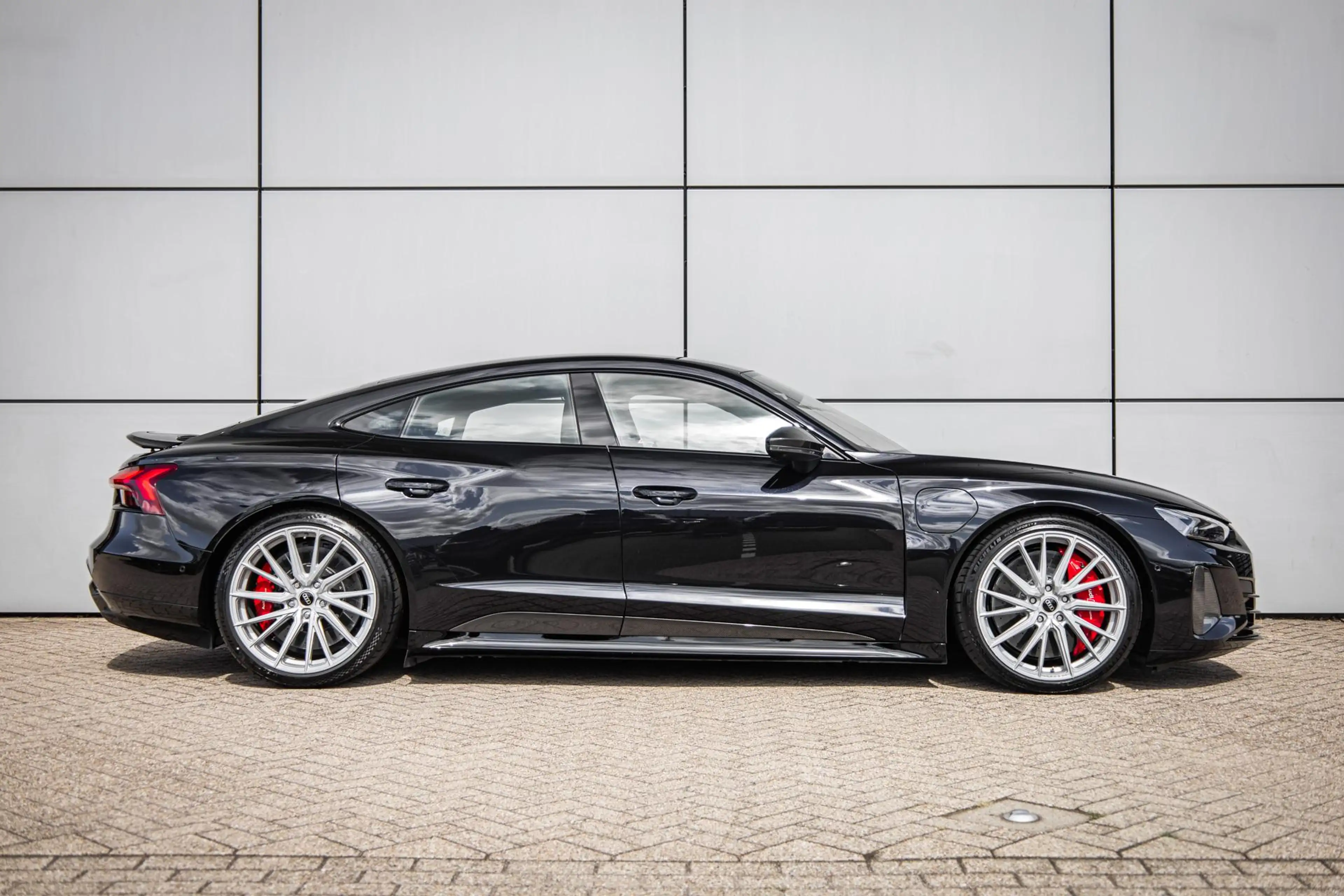 Audi RS e-tron GT 600pk 93 kWh | 21" Vossen velgen | carbon | Panora — photo 3