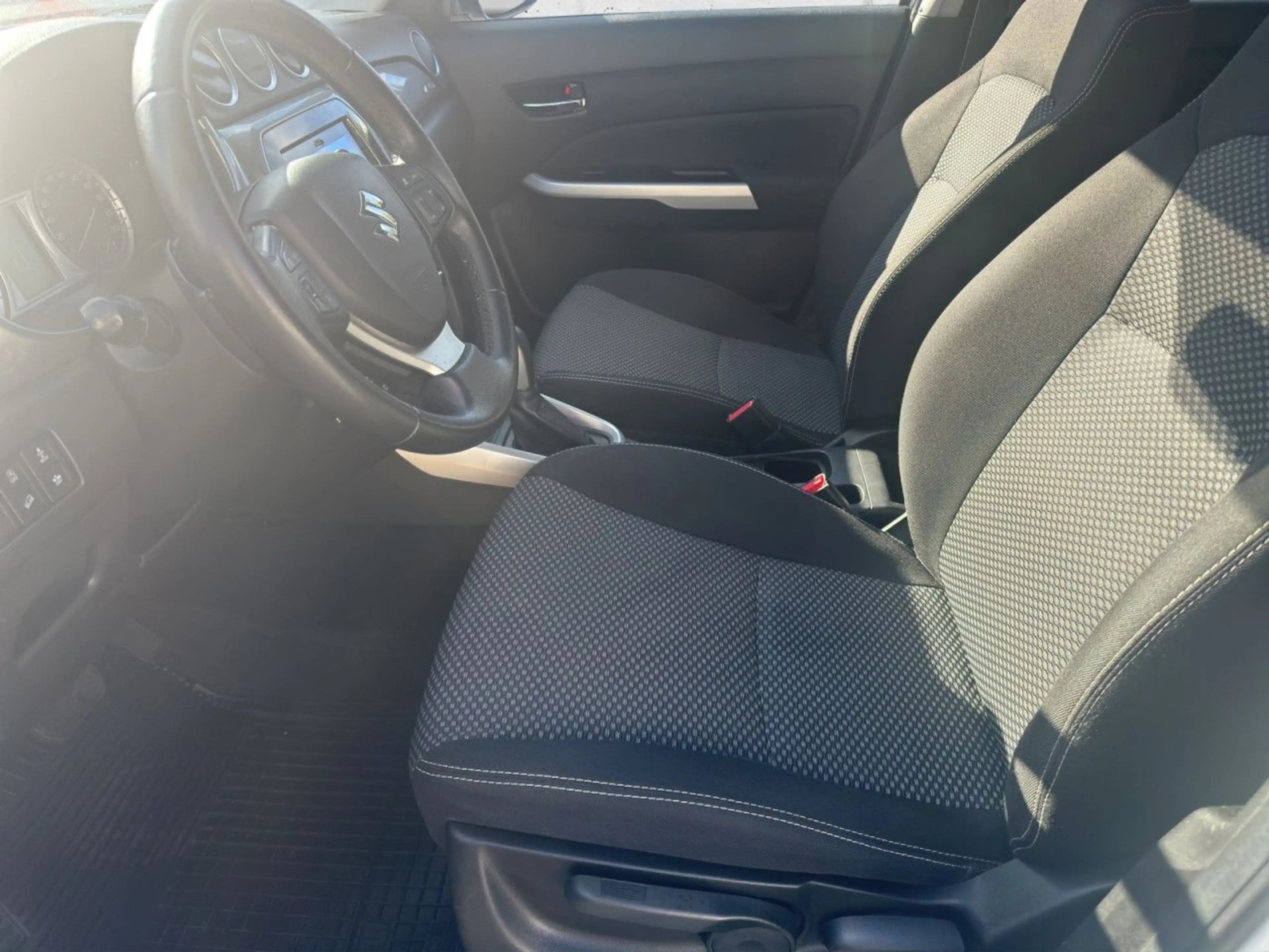 Suzuki Vitara 1.6 (4x4) Allgrip Comfort, AHK Bluetooth — photo 9