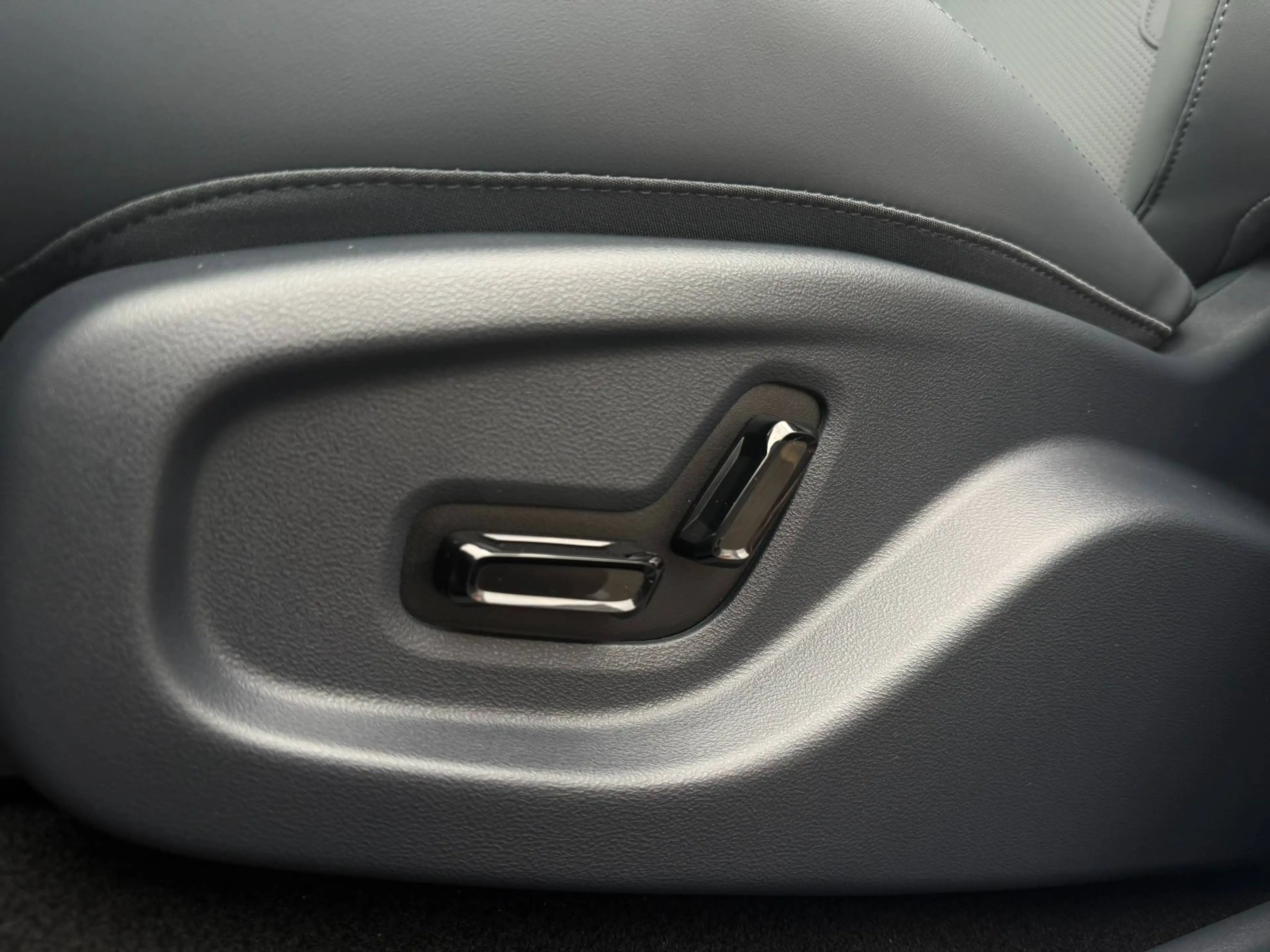 Geely Starray EM-i MAX+ PLUG IN HYBRIDE / CARPLAY / PANODAK / KEYLESS — photo 21