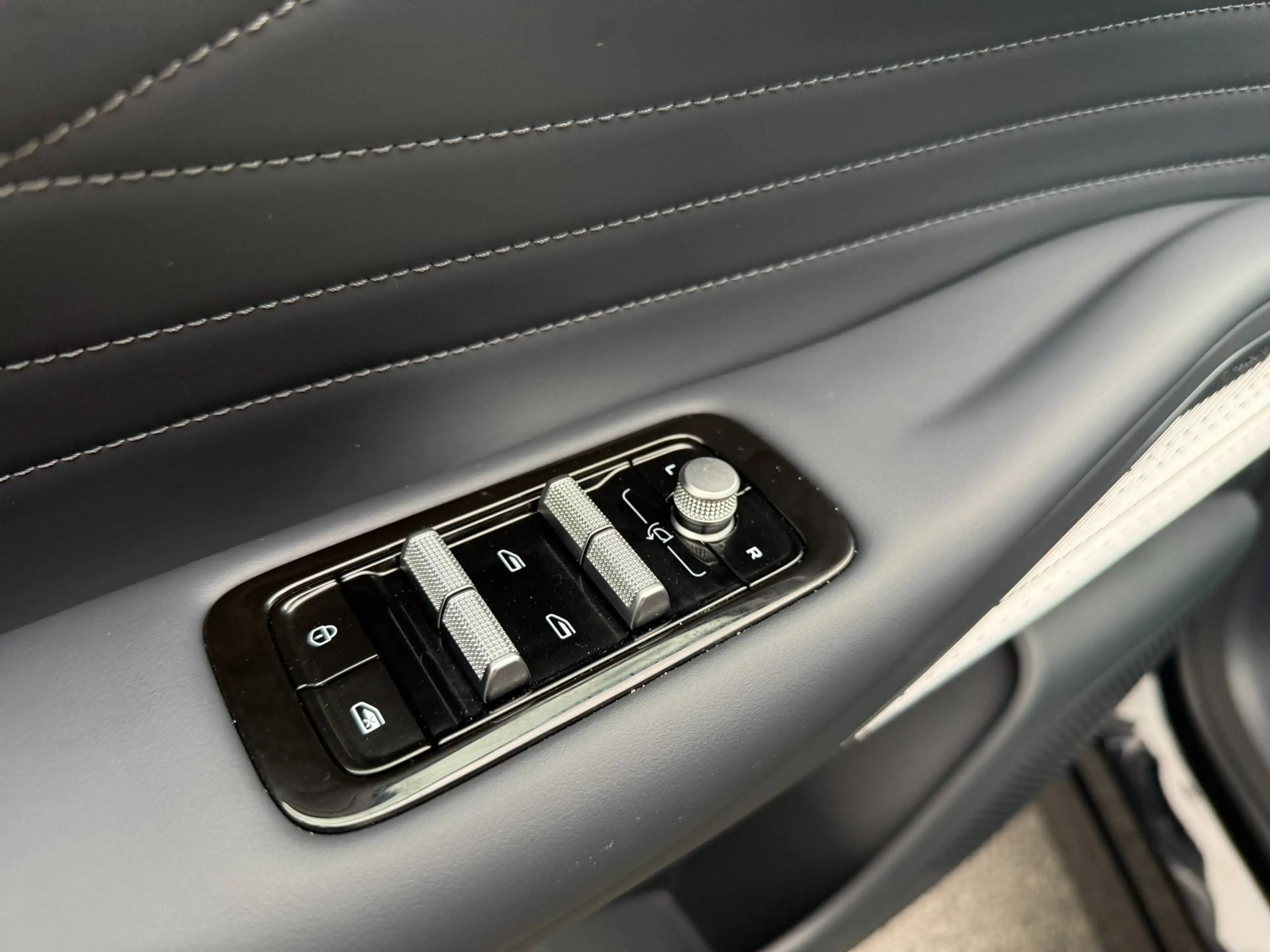 Geely Starray EM-i MAX+ PLUG IN HYBRIDE / CARPLAY / PANODAK / KEYLESS — photo 19