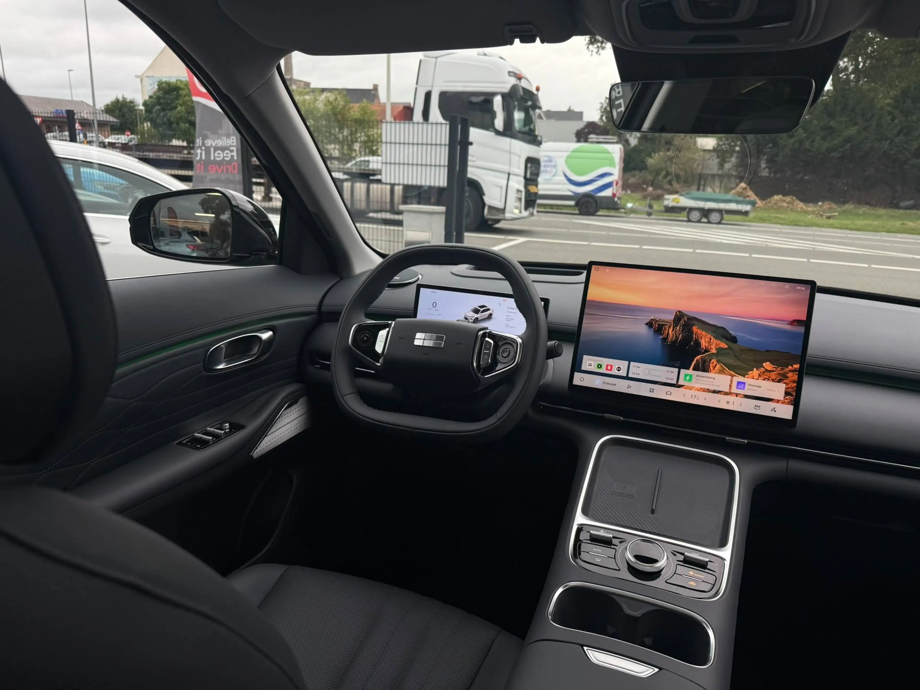 Geely Starray EM-i MAX+ PLUG IN HYBRIDE / CARPLAY / PANODAK / KEYLESS — photo 27