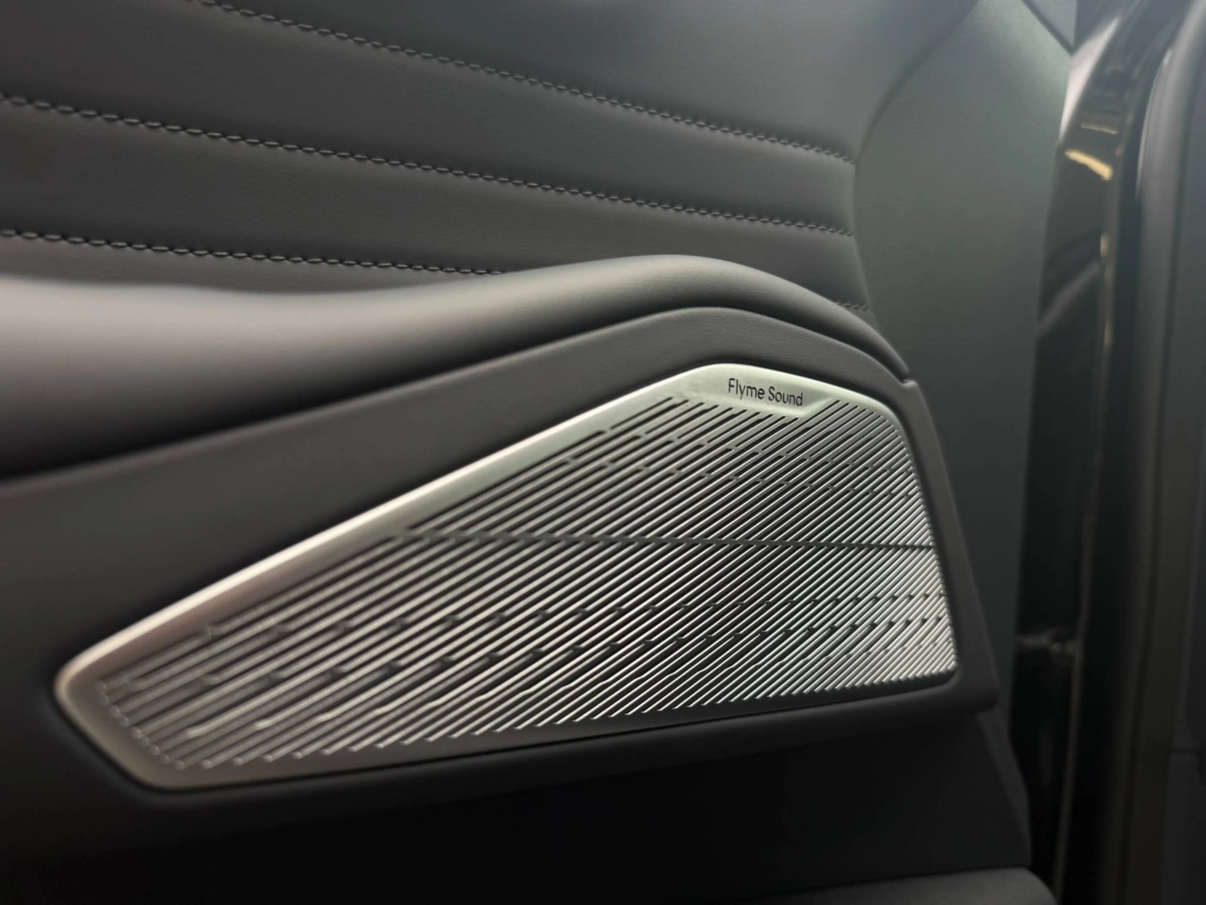 Geely Starray EM-i MAX+ PLUG IN HYBRIDE / CARPLAY / PANODAK / KEYLESS — photo 18