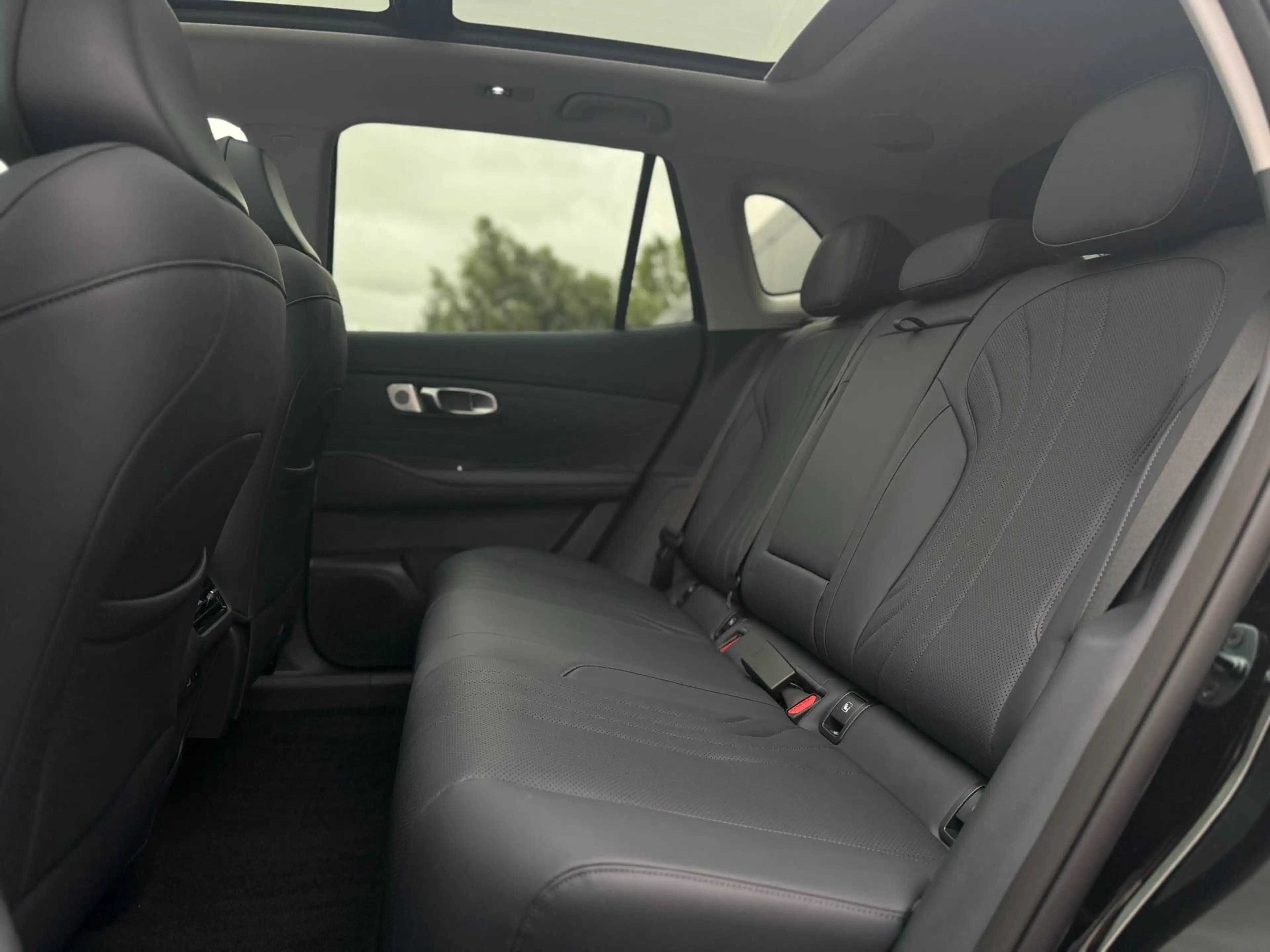 Geely Starray EM-i MAX+ PLUG IN HYBRIDE / CARPLAY / PANODAK / KEYLESS — photo 15
