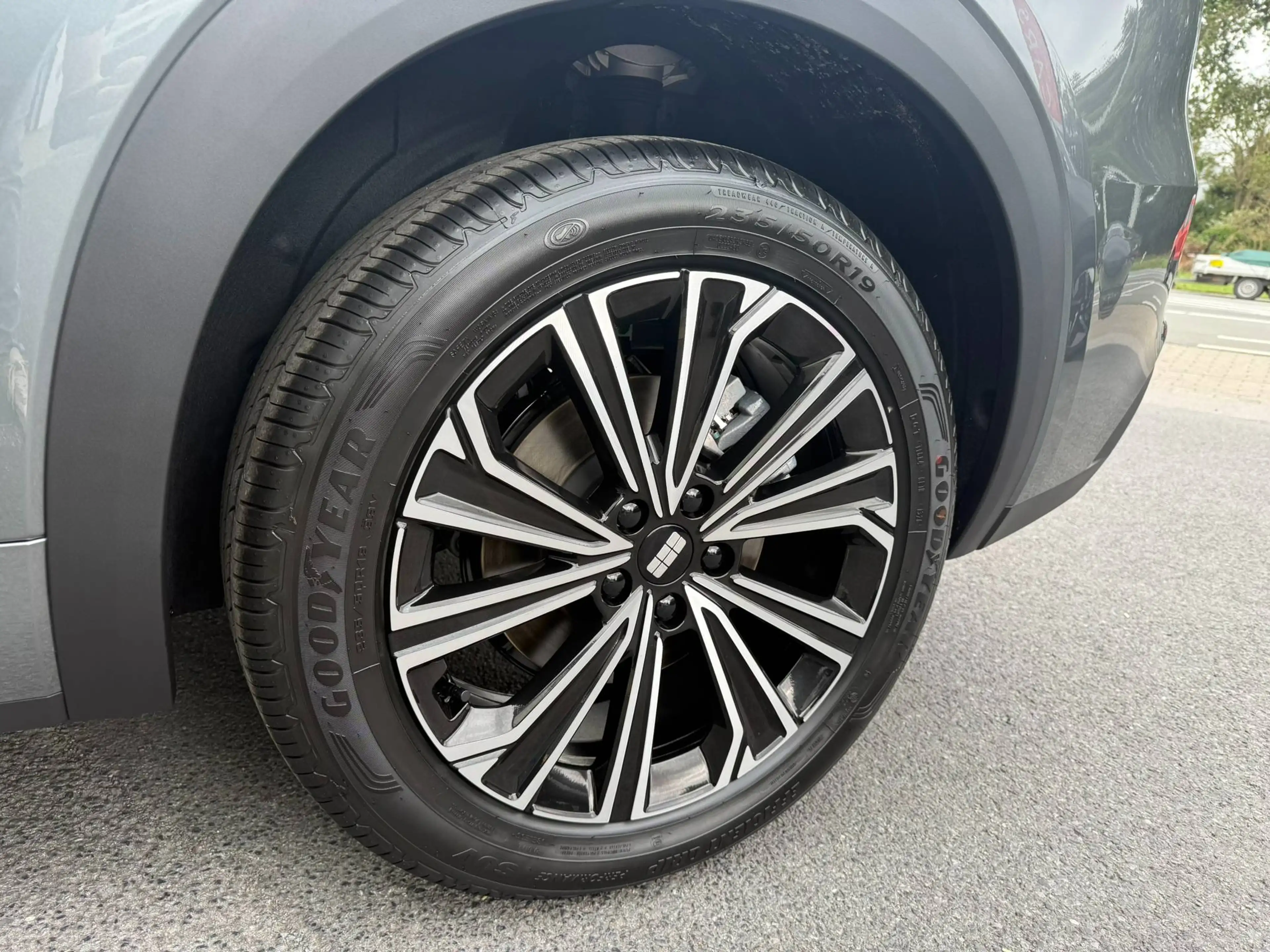 Geely Starray EM-i MAX+ PLUG IN HYBRIDE / CARPLAY / PANODAK / KEYLESS — photo 13
