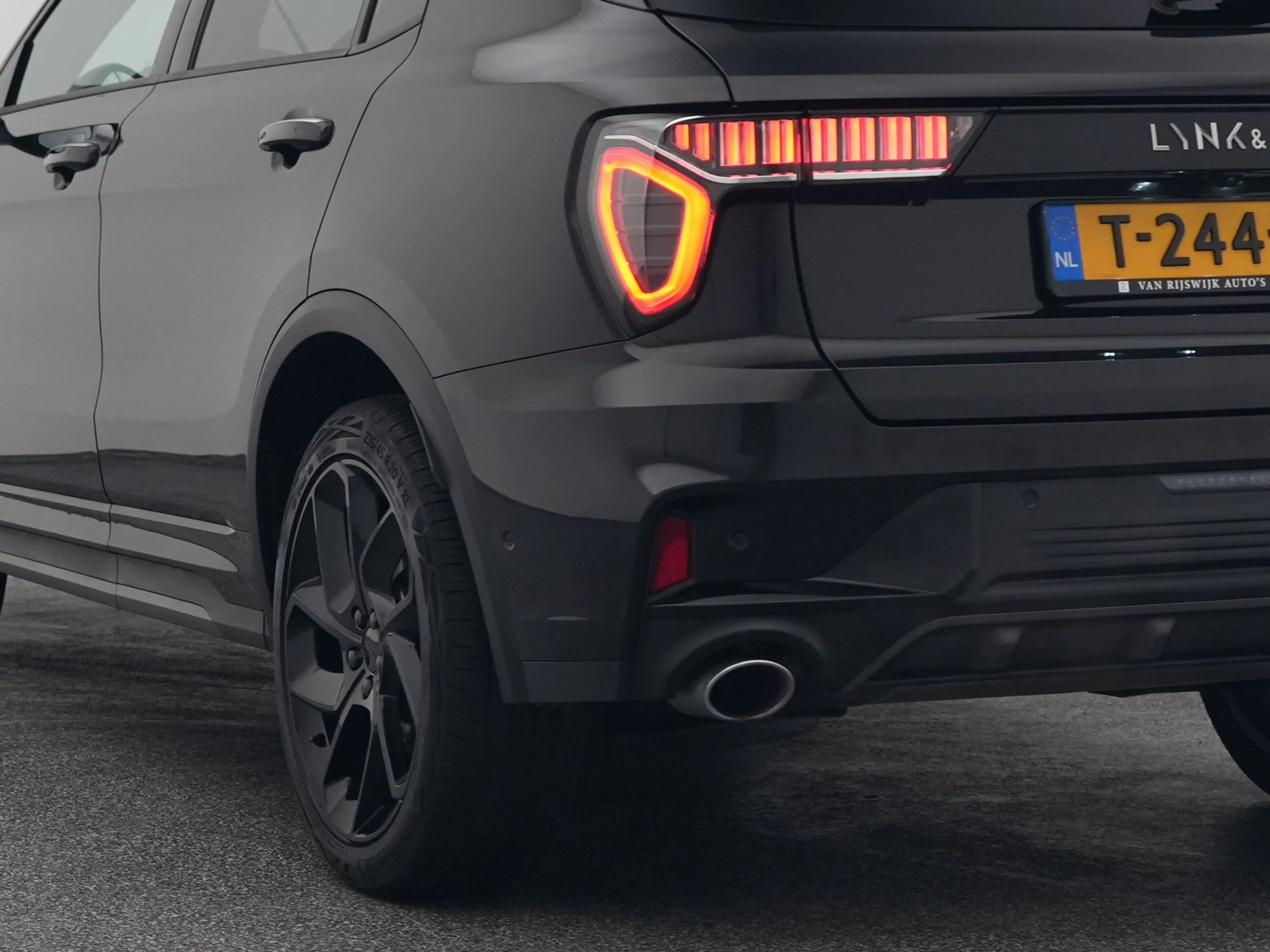 Lynk & Co 01 1.5 Plug-in Hybrid | 360° | BLACK | ZWARTE HEMEL | — photo 18